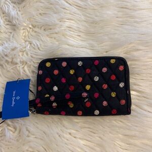 VERA BRADLEY WRISTLET MEASUREMENTS  IN PHOTO COLOR BLACK SEE ALL PHOTOS